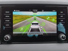 Škoda Karoq Selection TSI DSG ACT in Moon-Weiß Metallic