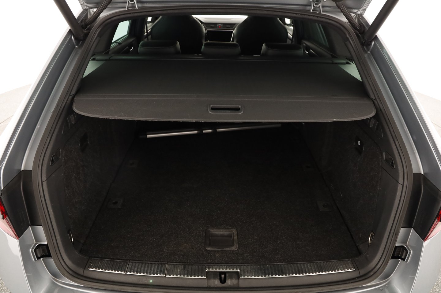 Škoda SUPERB Combi SPORTLINE TDI DSG | Bild 13 von 18
