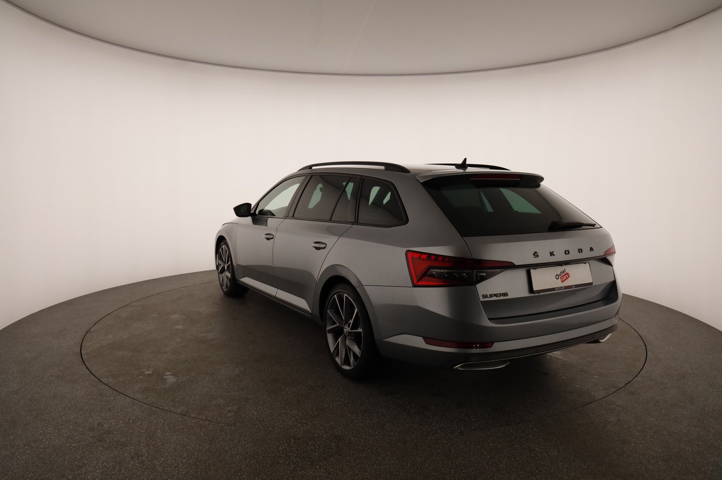 Škoda SUPERB Combi SPORTLINE TDI DSG | Bild 2 von 18