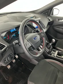 Ford Kuga 2,0 TDCi ST-Line in schwarz - metallic