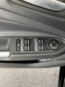Ford Kuga 2,0 TDCi ST-Line in schwarz - metallic