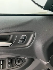Ford Kuga 2,0 TDCi ST-Line in schwarz - metallic