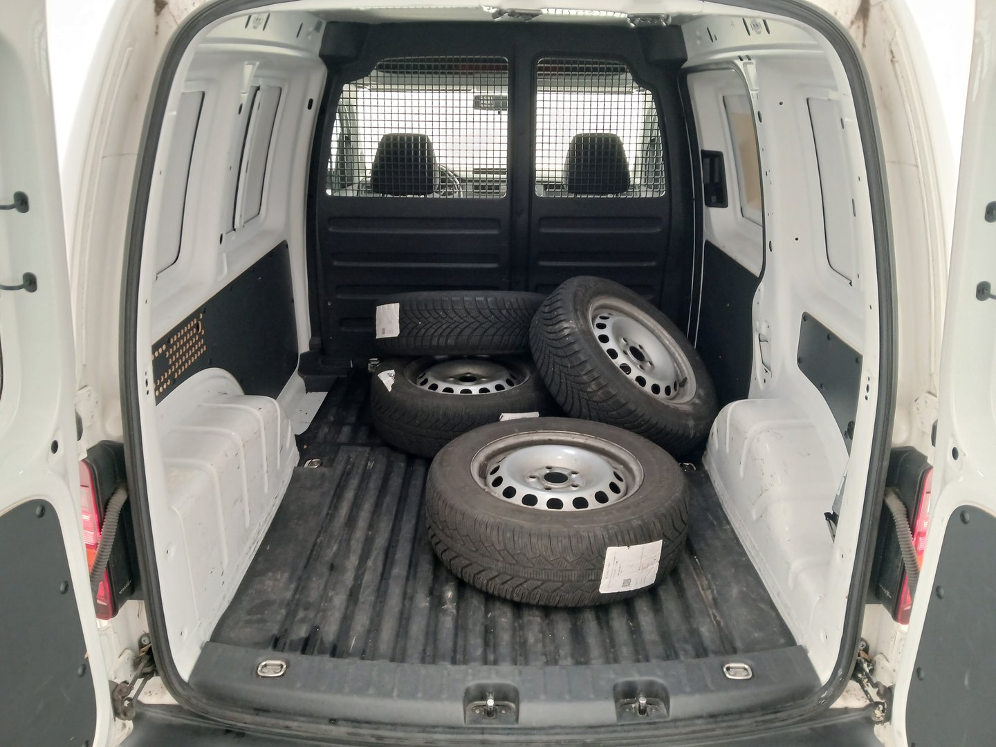 VW Caddy Kastenwagen TDI | Bild 26 von 28