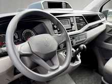 VW Transporter Kombi LR TDI 4MOTION in Deepocean