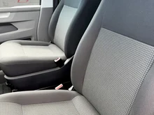 VW Transporter Kombi LR TDI 4MOTION in Deepocean