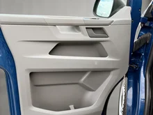 VW Transporter Kombi LR TDI 4MOTION in Deepocean