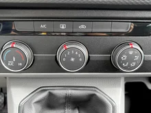 VW Transporter Kombi LR TDI 4MOTION in Deepocean