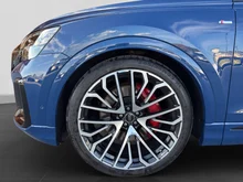 Audi Q8 e-hybrid quattro 360 kW in Ascariblau Metallic