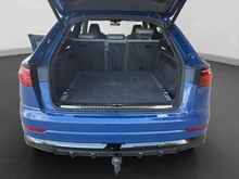 Audi Q8 e-hybrid quattro 360 kW in Ascariblau Metallic
