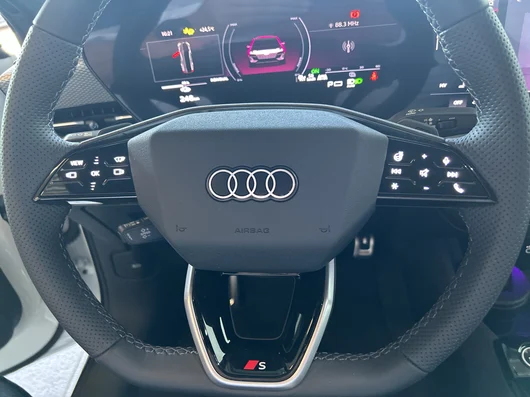 Bild eines Audi A6 Sportback e-tron quattro