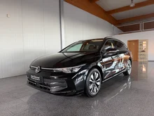 VW Golf Variant Life mHeV TSI DSG in 0E Grenadillschwarz Metallic