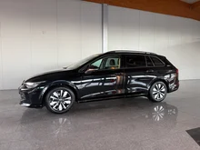 VW Golf Variant Life mHeV TSI DSG in 0E Grenadillschwarz Metallic