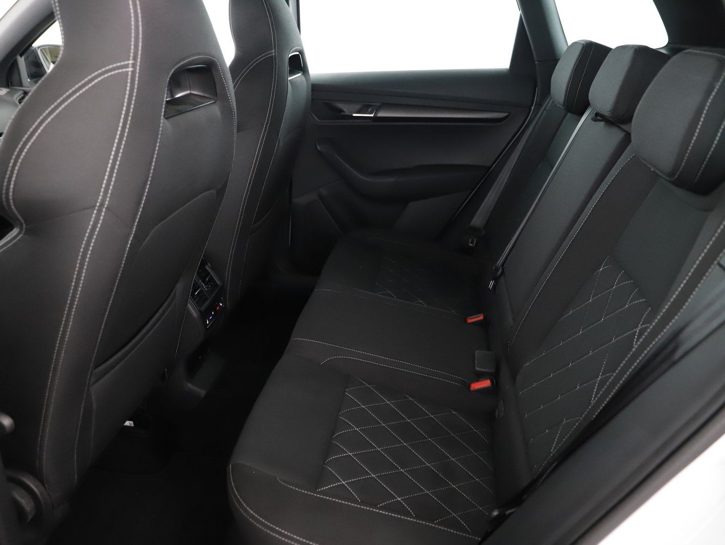 Škoda KAROQ 4x4 SPORTLINE TDI DSG | Bild 24 von 31