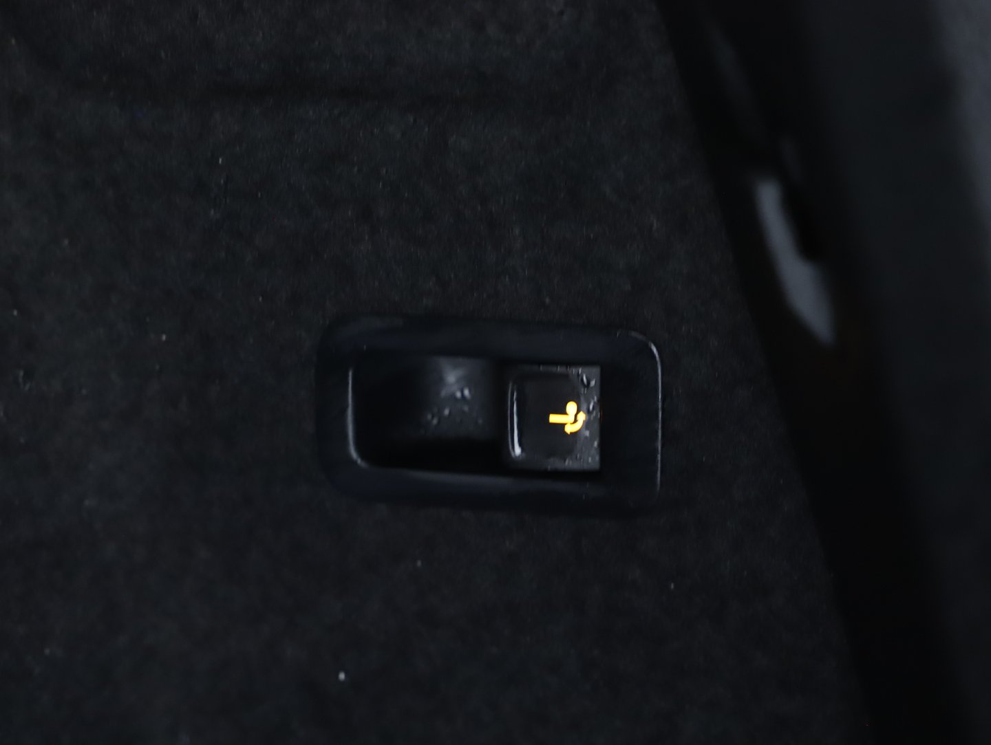 Škoda KAROQ 4x4 SPORTLINE TDI DSG | Bild 27 von 31