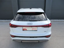 Audi Q6 e-tron quattro in Gletscherweiß Metallic