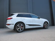 Audi Q6 e-tron quattro in Gletscherweiß Metallic