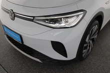 VW ID.4 Pro Performance 150 kW Max in Gletscherweiß Metallic Dach Schwarz