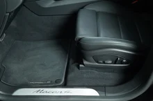 Porsche Macan 4S in tiefschwarzmetallic