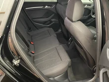 Audi A3 Sportback SB 1.6 TDI Sport in 0E Mythosschwarz Metallic