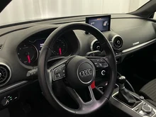 Audi A3 Sportback SB 1.6 TDI Sport in 0E Mythosschwarz Metallic