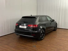 Audi A3 Sportback SB 1.6 TDI Sport in 0E Mythosschwarz Metallic