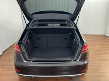 Audi A3 Sportback SB 1.6 TDI Sport in 0E Mythosschwarz Metallic