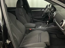 Audi A3 Sportback SB 1.6 TDI Sport in 0E Mythosschwarz Metallic