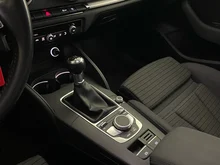 Audi A3 Sportback SB 1.6 TDI Sport in 0E Mythosschwarz Metallic