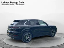 Porsche Cayenne S E-Hybrid in chromitschwarzmetallic