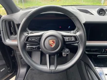 Porsche Cayenne S E-Hybrid in chromitschwarzmetallic