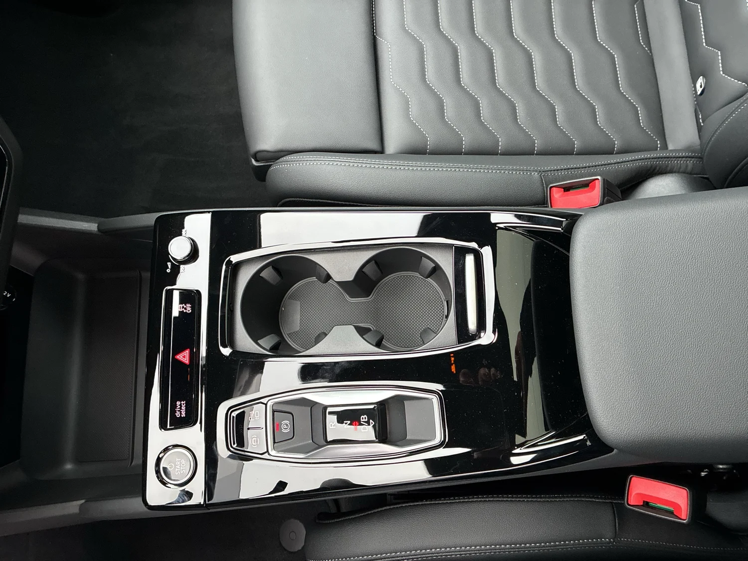 Bild eines Audi A6 Sportback e-tron quattro