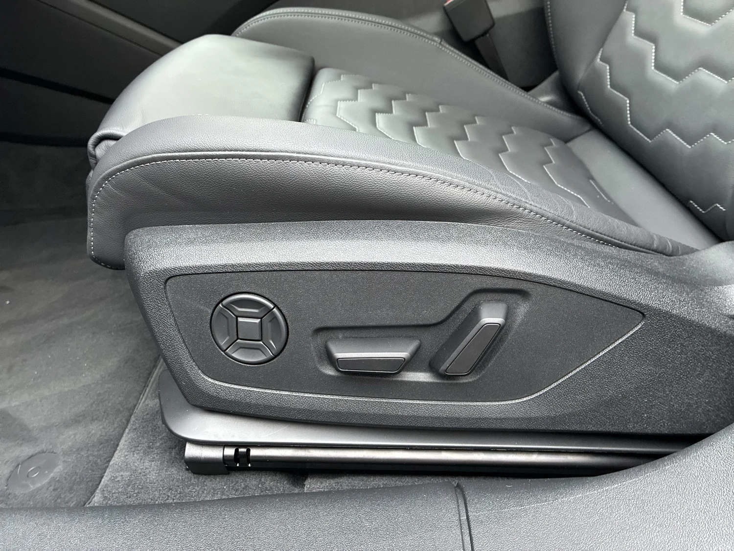 Bild eines Audi A6 Sportback e-tron quattro