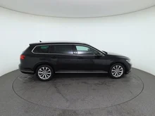 VW Passat Variant Highline TDI SCR DSG in DEEP BLACK PERLEFFEKT