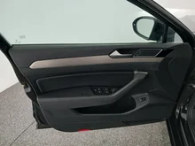VW Passat Variant Highline TDI SCR DSG in DEEP BLACK PERLEFFEKT