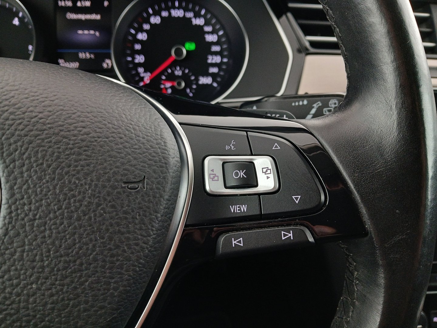 VW Passat Variant Highline TDI SCR DSG | Bild 17 von 34