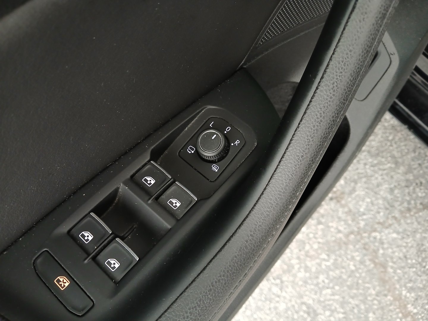 VW Passat Variant Highline TDI SCR DSG | Bild 11 von 34