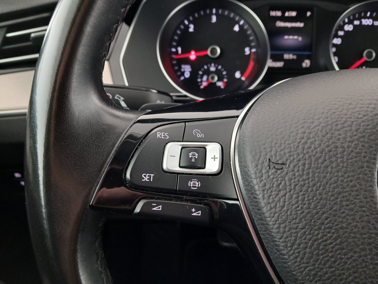 VW Passat Variant Highline TDI SCR DSG | Bild 16 von 34