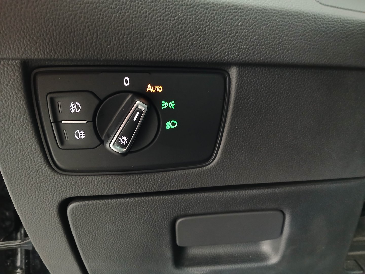 VW Passat Variant Highline TDI SCR DSG | Bild 12 von 34
