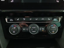 VW Passat Variant Highline TDI SCR DSG in DEEP BLACK PERLEFFEKT