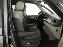 VW Multivan Edition ÜH eHybrid 180 kW 4M in Indiumgrau Metallic/Dach Deepblack