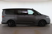 VW Multivan Edition ÜH eHybrid 180 kW 4M in Indiumgrau Metallic/Dach Deepblack
