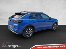 VW T-Roc Life eTSI DSG in Celestial Blue Dach Black Uni