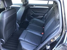 VW Passat Variant GTE in 2T Deep Black Perleffekt