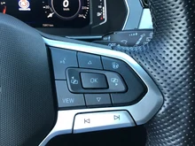 VW Passat Variant GTE in 2T Deep Black Perleffekt