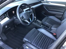 VW Passat Variant GTE in 2T Deep Black Perleffekt