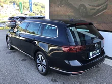 VW Passat Variant GTE in 2T Deep Black Perleffekt
