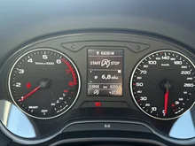 Audi Q2 30 TFSI in brillantschwarz Klar