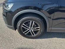 Audi Q2 30 TFSI in brillantschwarz Klar
