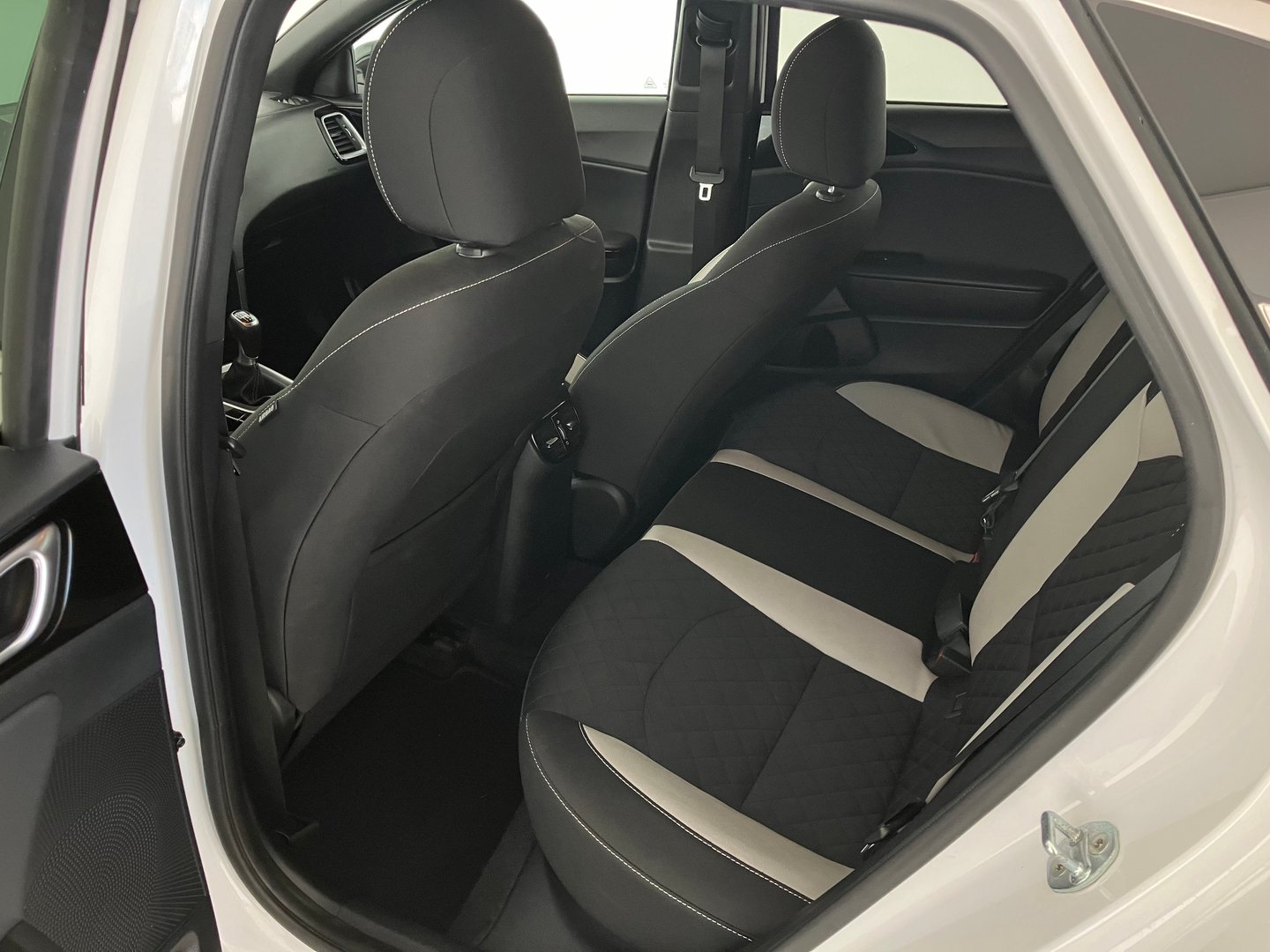 Kia pro ceed 1,6 CRDi SCR GT-Line | Bild 15 von 19