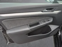 VW Golf Rabbit mHEV TSI DSG in Grenadillschwarz Metallic